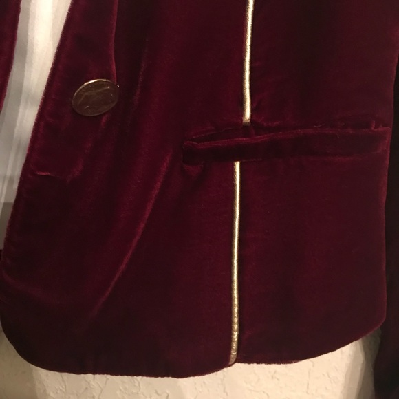 🦋SOLD🦋Alice+Olivia Burgundy Velvet Blazer wGold - Picture 3 of 8